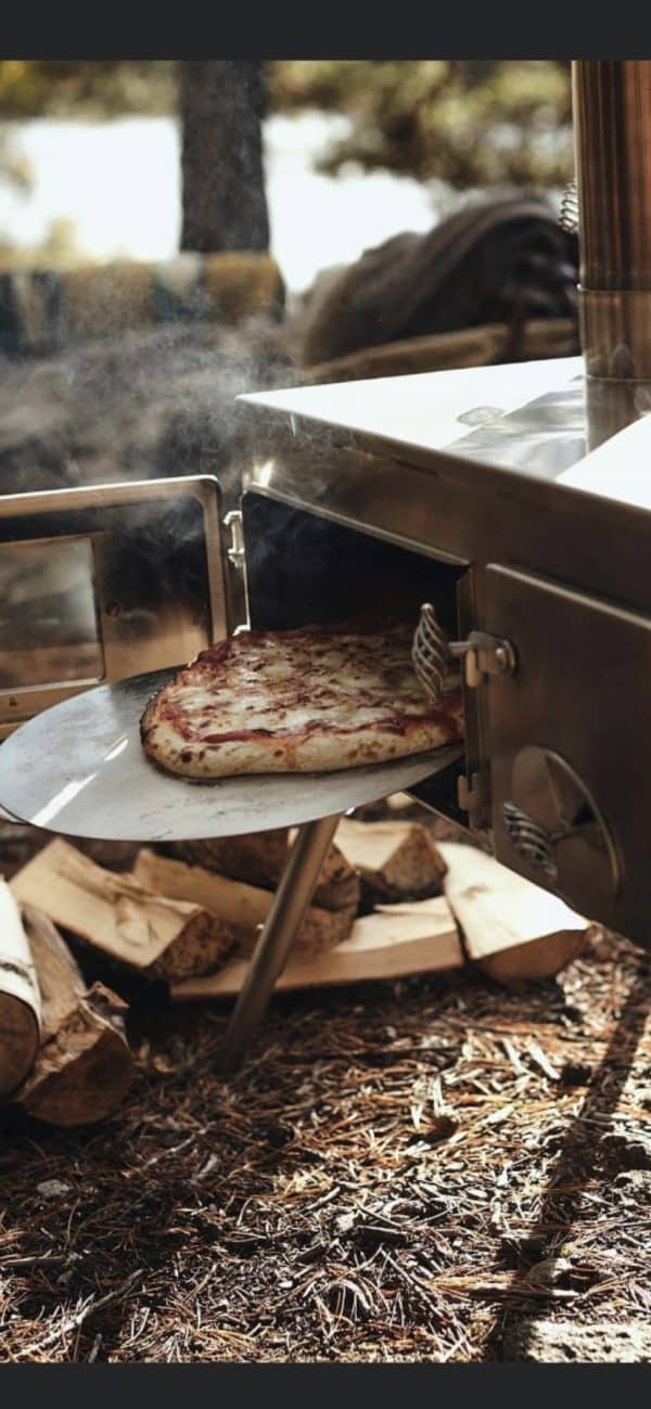 Winnerwell pizza oven in action